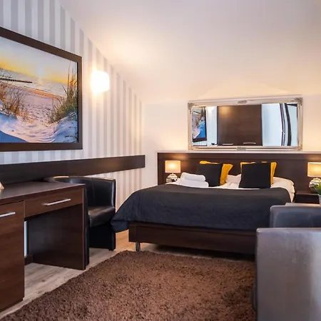 Delfin Międzywodzie