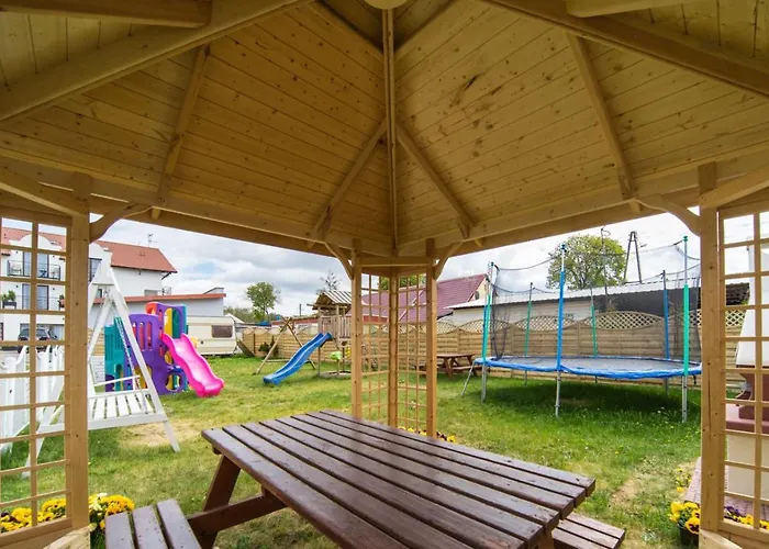 Delfin Nocleg ze śniadaniem 3*