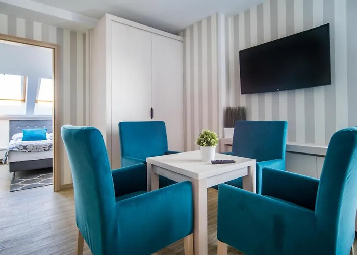 Delfin Nocleg ze śniadaniem 3*