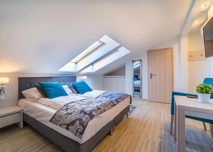 Delfin Nocleg ze śniadaniem 3*