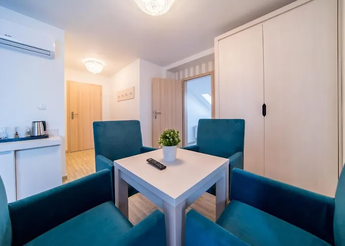 Delfin Nocleg ze śniadaniem 3*