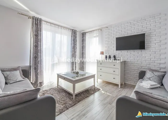 Delfin Nocleg ze śniadaniem