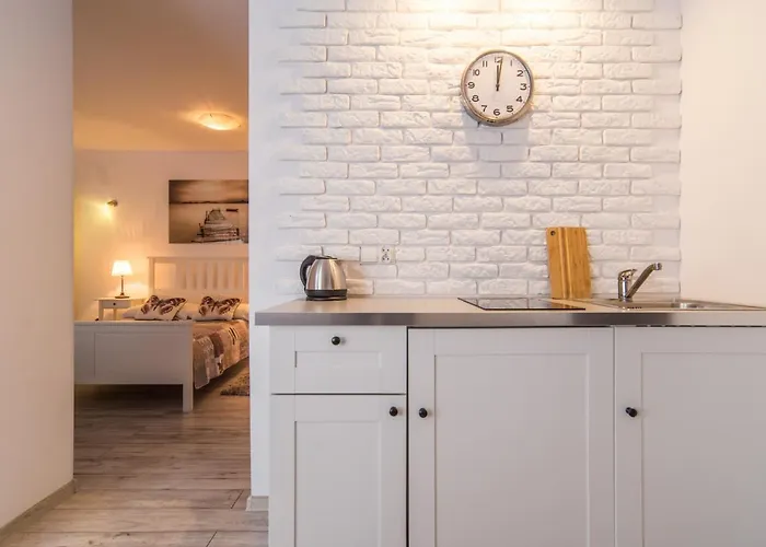 Delfin Nocleg ze śniadaniem 3*