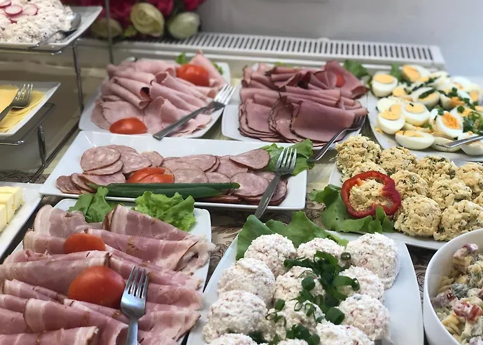 Delfin Nocleg ze śniadaniem 3*